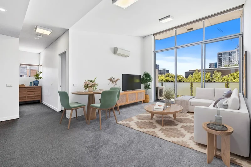 TOP FLOOR, HIGH CEILINGS & SUN FILLED62929678228227113
