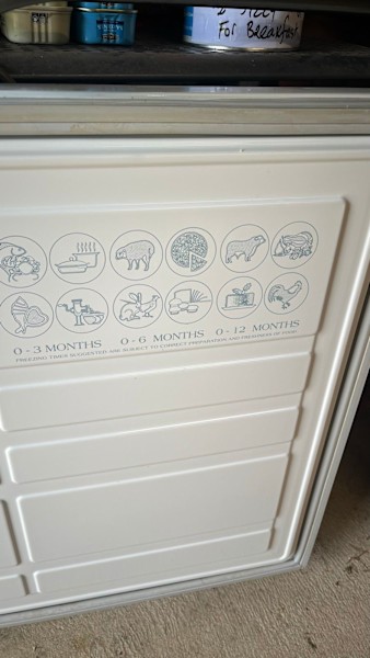 Refrigerator/Freezer 270 litre Westinghouse63018620335489114