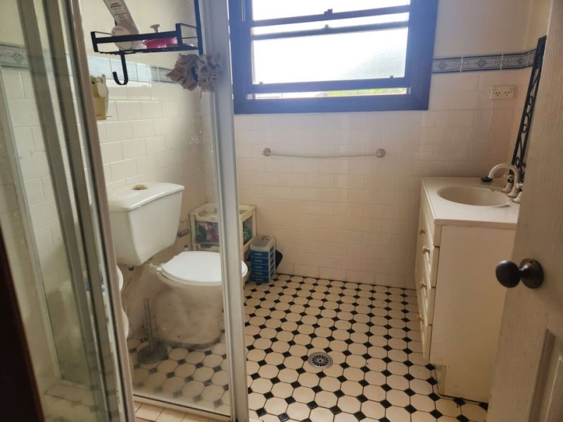 Rent ONE or TWO large rooms. Excellent location. Everything provided!63007596686337114