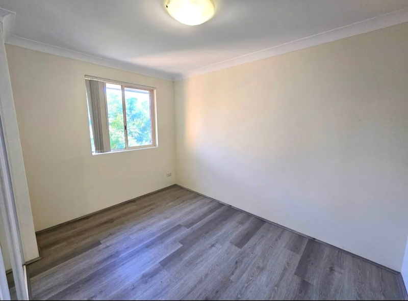 Single room available for rent for females63007596343682117