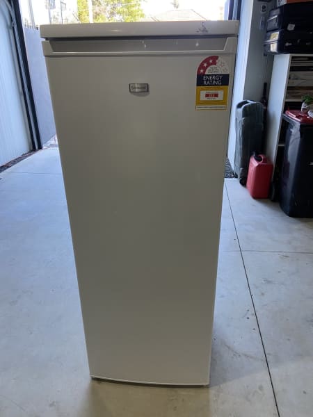 stirling 84l bar freezer