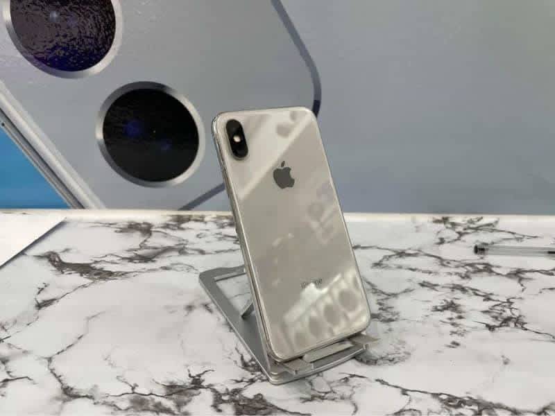 iPHONE X 64GB GOOD Condition ( BLACK/ SILVER )