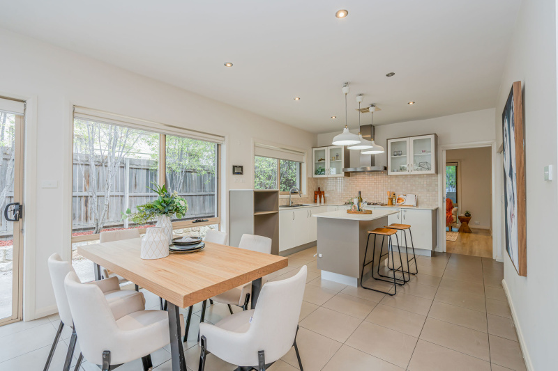 Exquisite 4-Bedroom Home with Pool and Double Garage in Harrison62929679492353113