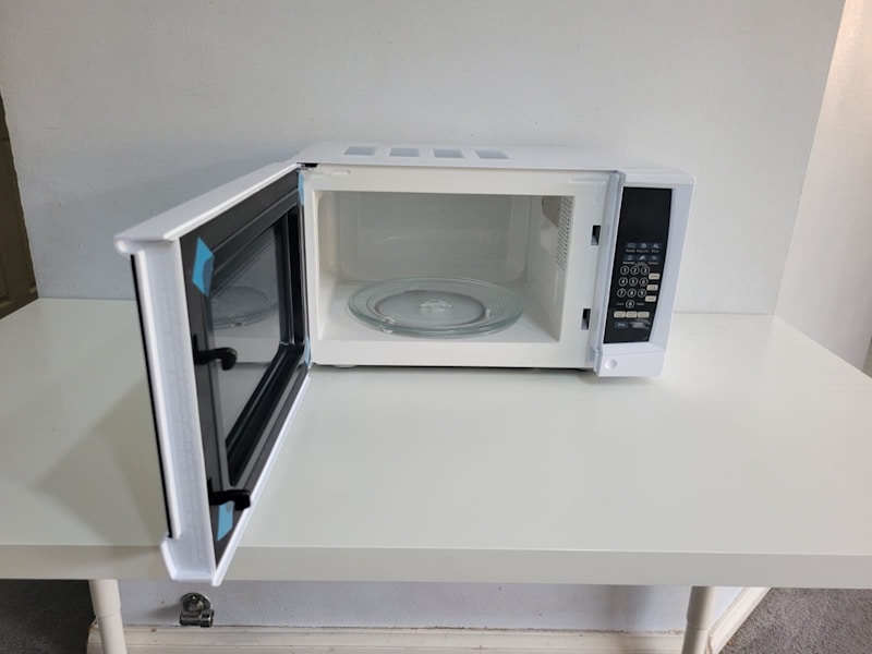 Kmart Microwave 20L almost brand new !!63021283224833114