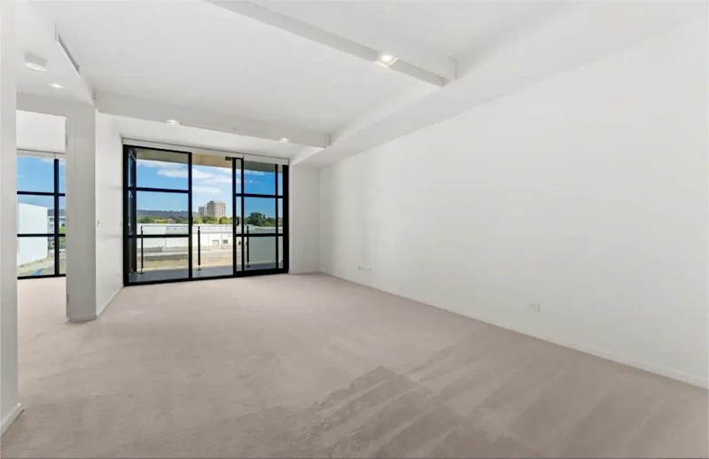 Stylish Waterfront Living in Kingston!63437626227714111