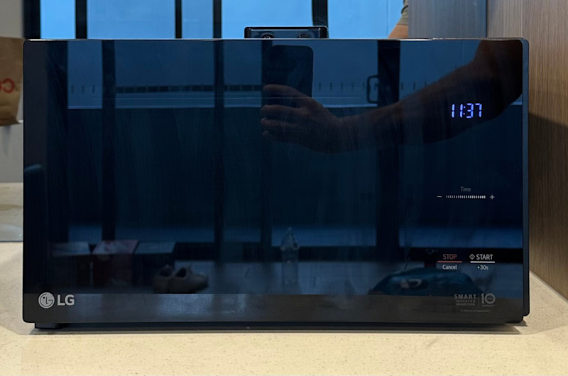 LG 25L NeoChef Microwave (9months old - more items available)63021281140226112