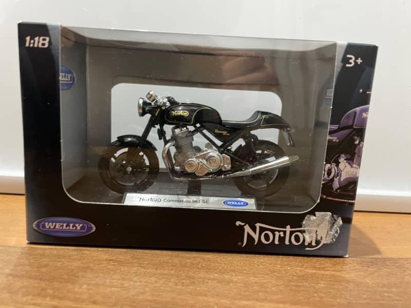 WELLY 1:18 Scale Motorcycle Diecast Model for NORTON COMMANDO 961 SE Toys&Hobbie 