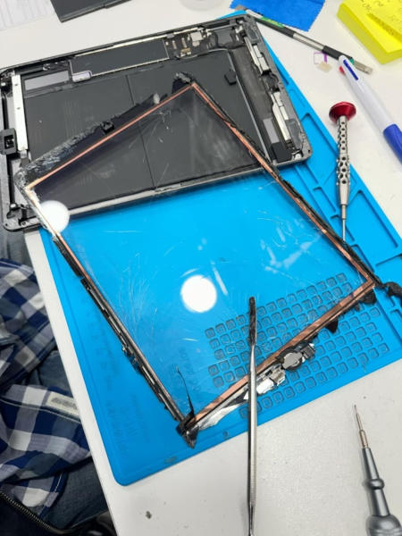 iPHONE SCREEN REPAIR SPECIAL PROMOTION. (PHONE SHOP) NEW YEAR NEW PRIC63019992741121111