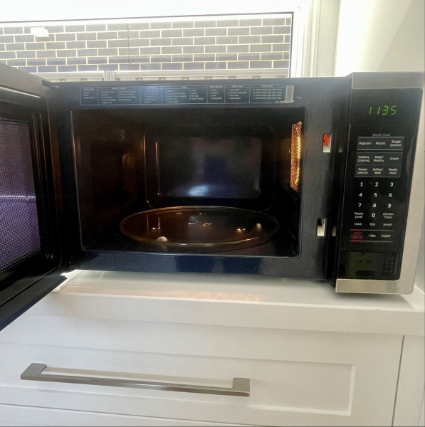 Samsung Microwave Oven - Model ME6104ST163016908372865111