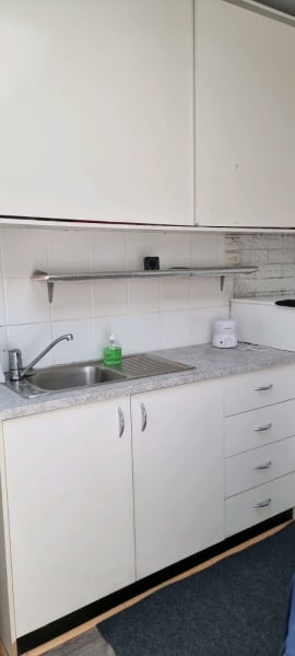Beauty room for rent 62995718099075112
