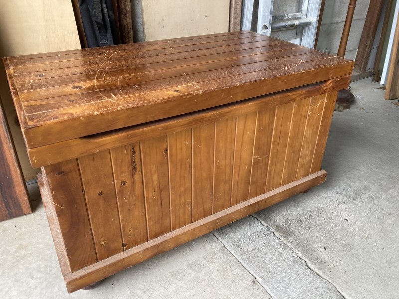 toy box with hinged lid