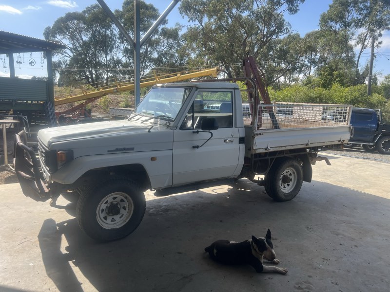 Toyota landcruiser hzj7562936656354690111