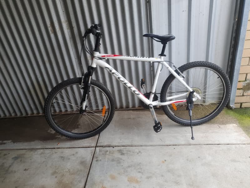 Apollo altitude mountain store bike