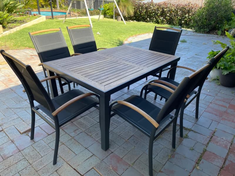 gumtree outdoor table and chairs