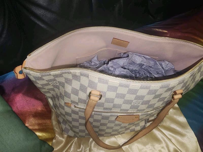 Louis Vuitton hand bag and purse brand new never been used, Bags, Gumtree  Australia Lake Macquarie Area - Toronto