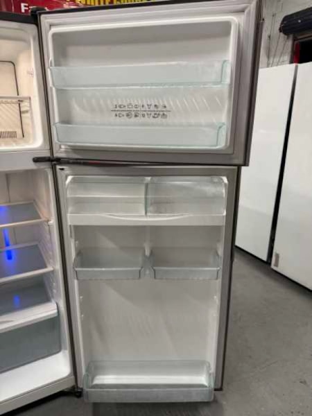 Factory Seconds Hisense fridge freezer 585 L.63443290742275112
