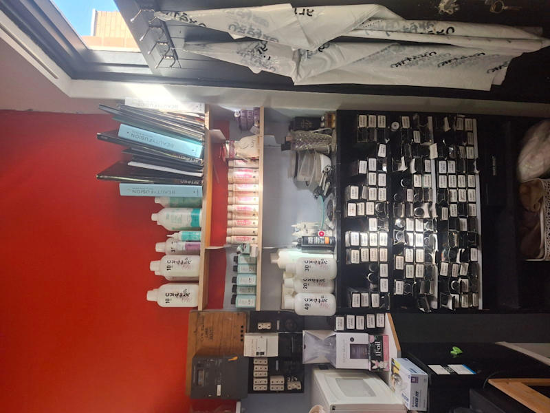 New Price, Must Sell...Hairdressing Salon $8000 neg. Make an offer63007430883329114