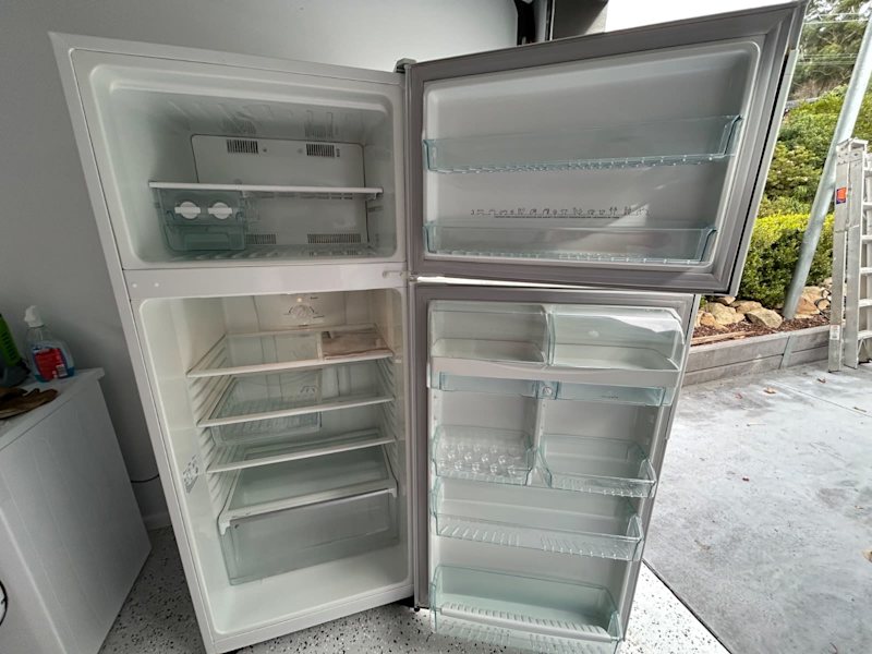Westinghouse fridge freezer63020447597697111