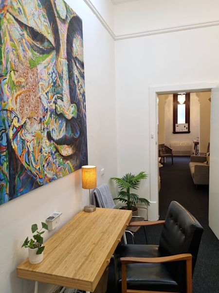 Room for rent in wellness centre62995718227073111