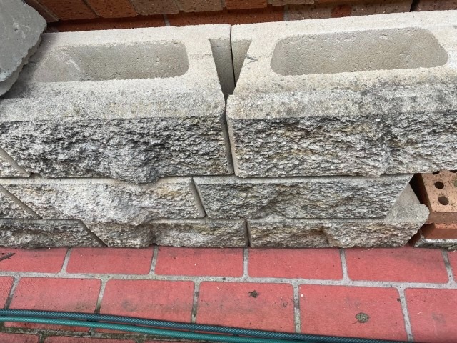 25 Free pickup Retaining Blocks63012914840706112
