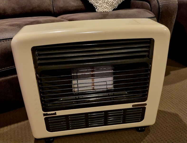 Rinnai Natural Gas Heater, 2 burner in immaculate condition.63470143588354110