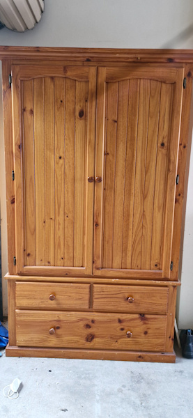 Wardrobe in perfect conditions62863840681219111