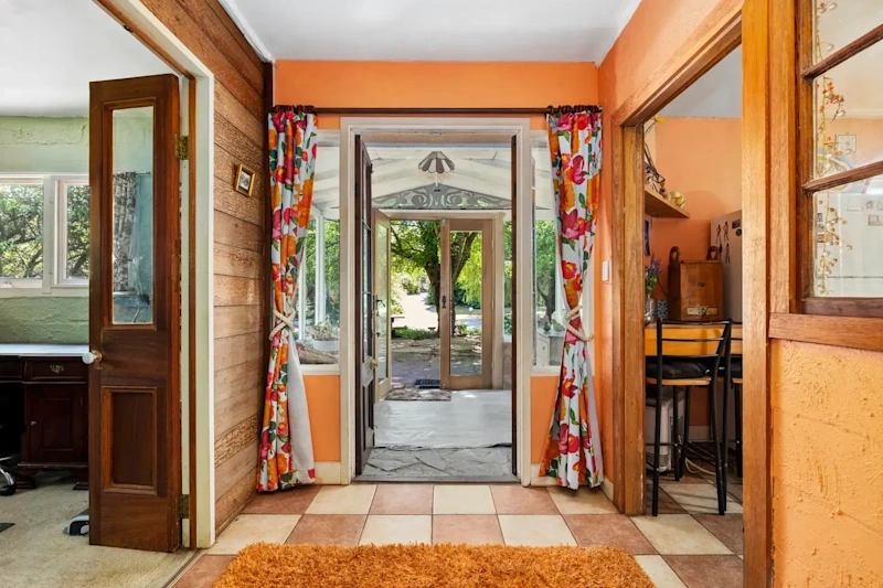 Willpajarri - Artistic Oasis with Historic Charm in Sunny Corner62929682366466112