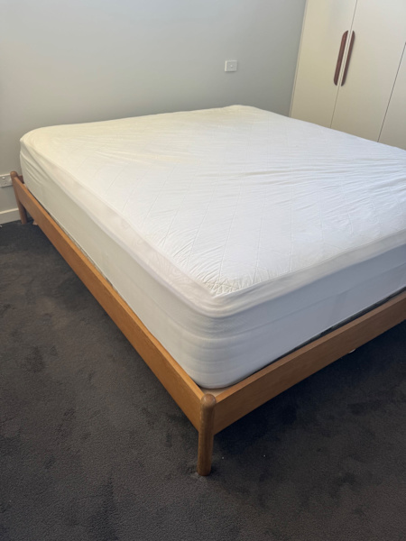 Solid oak king size bedframe62863406501633112