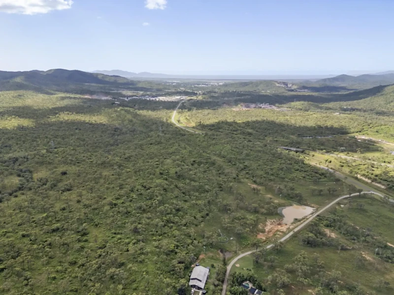 OFFERS OVER $899,000 FOR 116 ACRES WITH A HILL, DAM, AND OCEAN VIEWS IS CRAZY CH62882801004675111