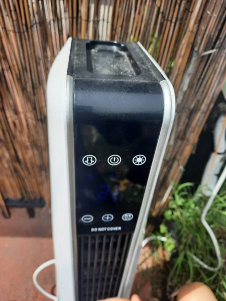 Ceramic heater Goldair brand 74cmH. fully functional. Manual control t63016061244162111