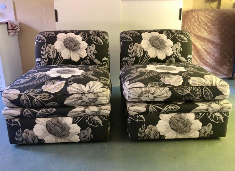 Armless Feather Down Black and White Floral Lounge Chairs62863376296322111