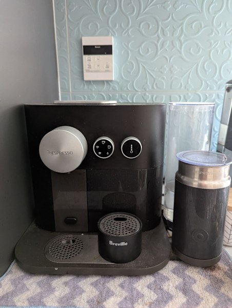 Breville Nespresso Expert&Milk Black63018620366081112