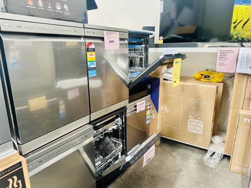 Minor Scratch/DEALS FRIDGES/WASHERS/DRYERS/TVS/DISHWASHERS CLEARANCE.63016060653826112