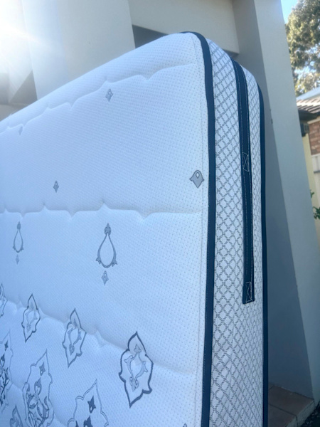 Queen Size Mattress by Sealy Posturepedic  ‘Grande Luxe’628633846584351110