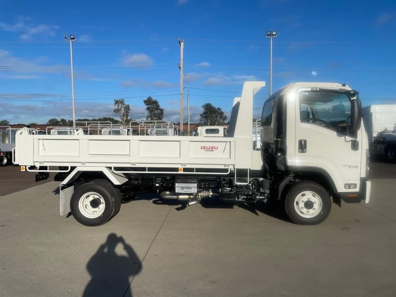 Tipper truck and driver for hire62863416623106110