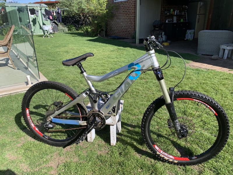 giant glory 8 downhill mountain bike