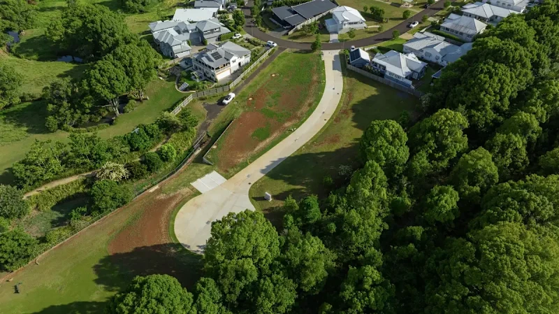 Village Edge Court - Only 2 lots remain63006940029314111