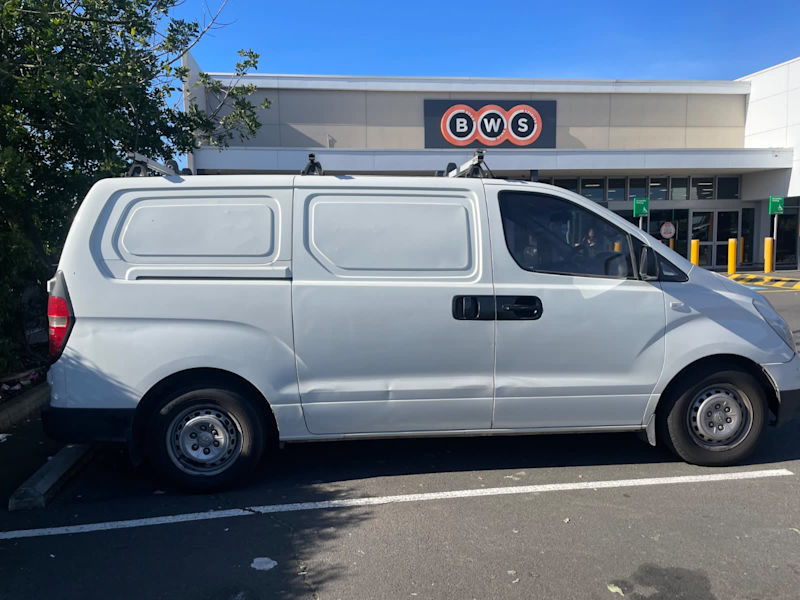 2011 HYUNDAI iLOAD 5 SP AUTOMATIC 4D VAN62882770160386112