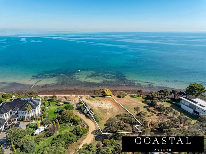Premium Beachfront Parcel with Panoramic Bay Views in Exclusive Olivers Hill630052189062431124