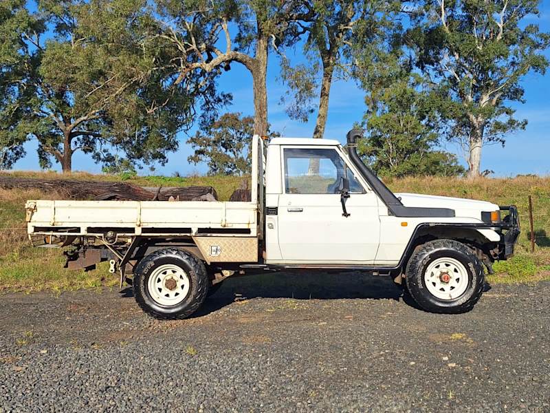 1998 TOYOTA LANDCRUISER (4x4) 5 SP MANUAL 4x4 C/CHAS629376233091851117