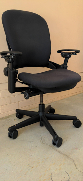 Steelcase Leap ergonomic office chair with armrests62864724256002111