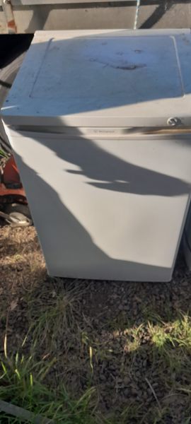 Westinghouse small upright freezer with 4 shelves63470143339651110
