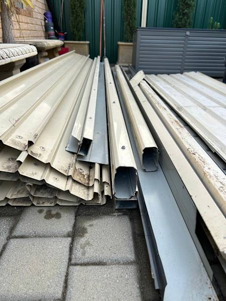Patio steel posts and roof sheets630045124001311117