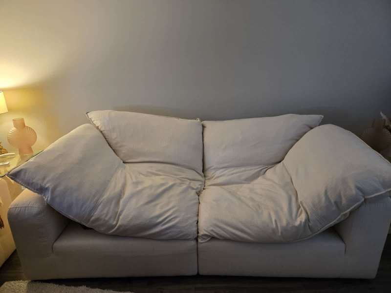 x2 Sorriso Cream 2 Seater Lounge
Sorriso Lounges
The Sorriso Lounge is62863374775171112