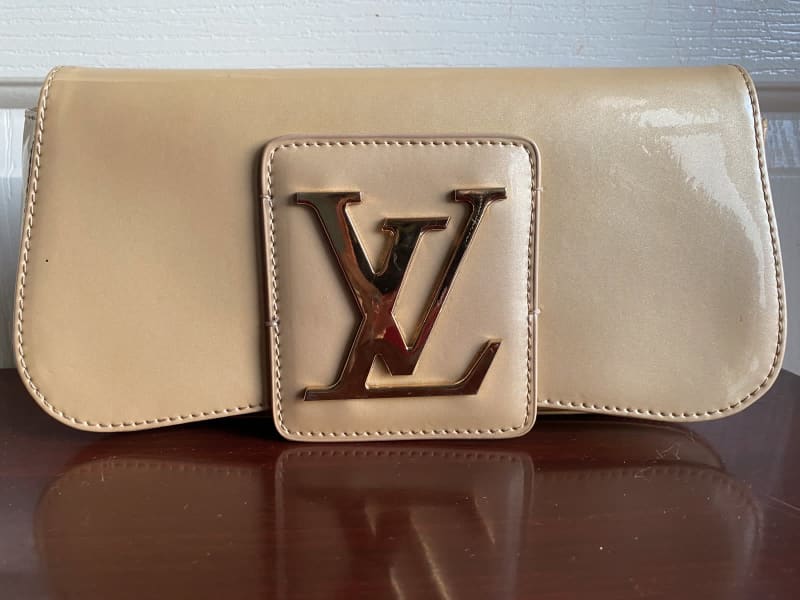 LV Sobe patent leather clutch vernis, Bags