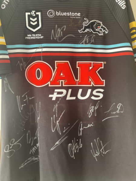 Penrith Panthers 2023 Autographed/Signed Home Jersey?