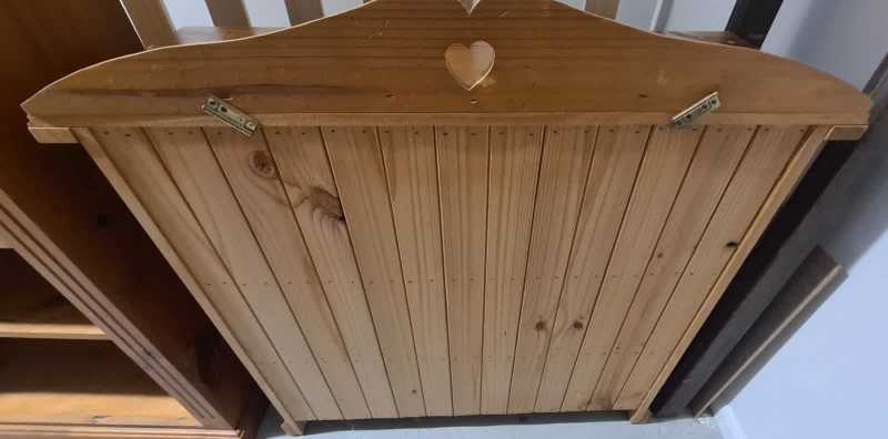 Cedar Shelving with Detailed Edging/Decoration62863378669057112