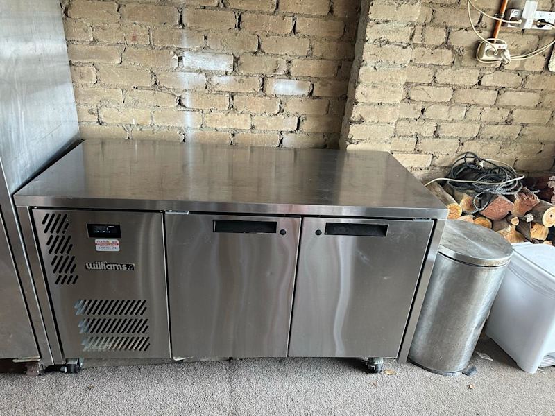 Industrial Williams double door bench fridge 63016484823809114