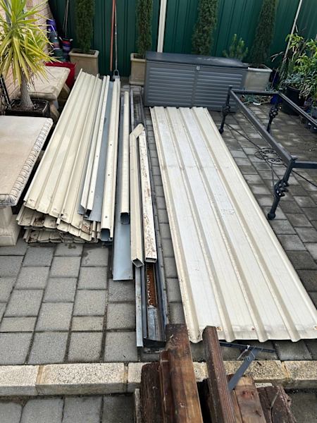 Patio steel posts and roof sheets63004512400131112