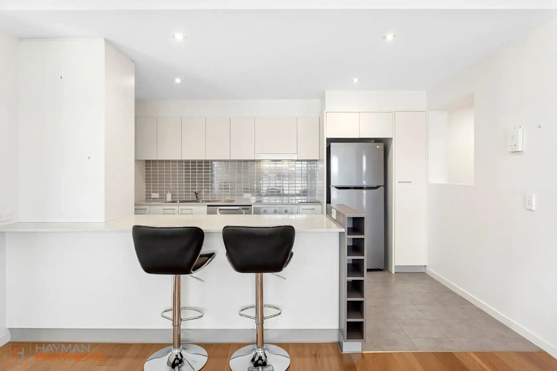 Stylish corner apartment with outstanding views towards Red Hill62929678024961113